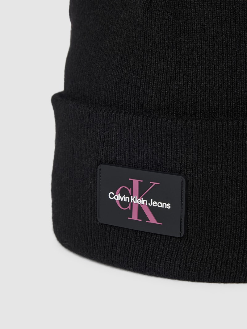 Beanie mit Label-Patch in schwarz