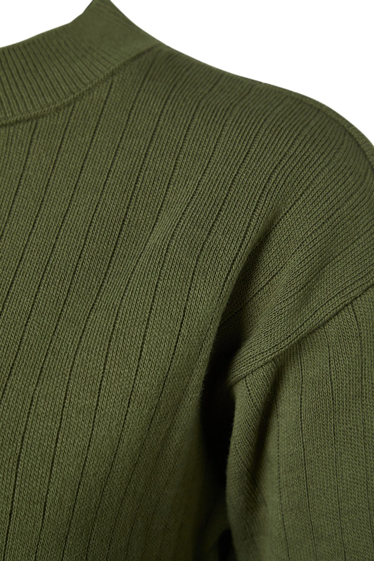 Trendyol Collection  Ölgrünes, weit geschnittenes Basic-Hose-Set aus Strickoberteil und -unterteil TWOAW23AU00255