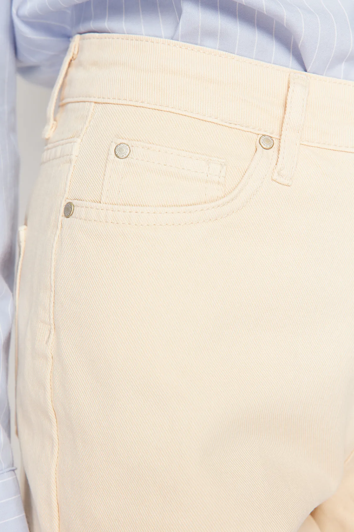 Trendyol Collection  Beige Mom-Jeans mit hoher Taille TWOAW24JE00076