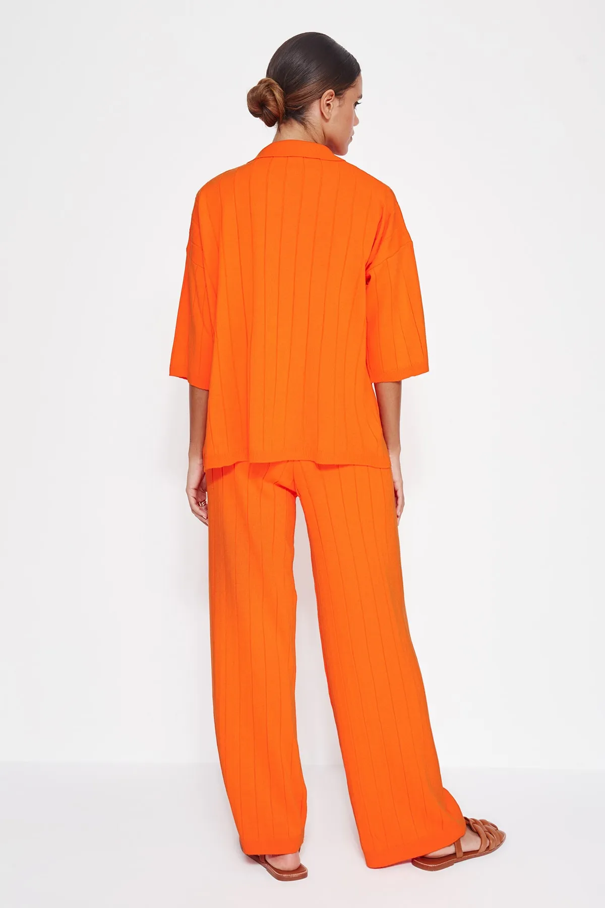 Trendyol Collection  Orangefarbenes Basic-Set aus Oberteil und Unterteil aus Strick TWOSS23AU00029