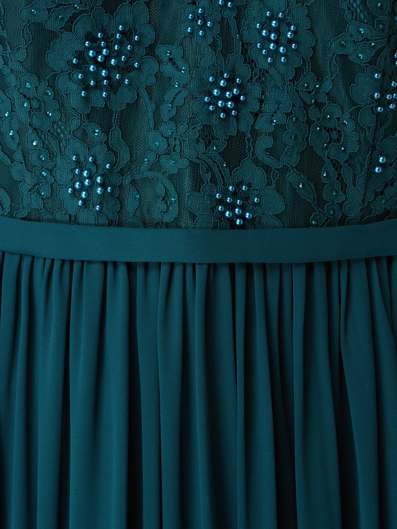 PLUS SIZE Abendkleid aus Spitze und Chiffon in grün