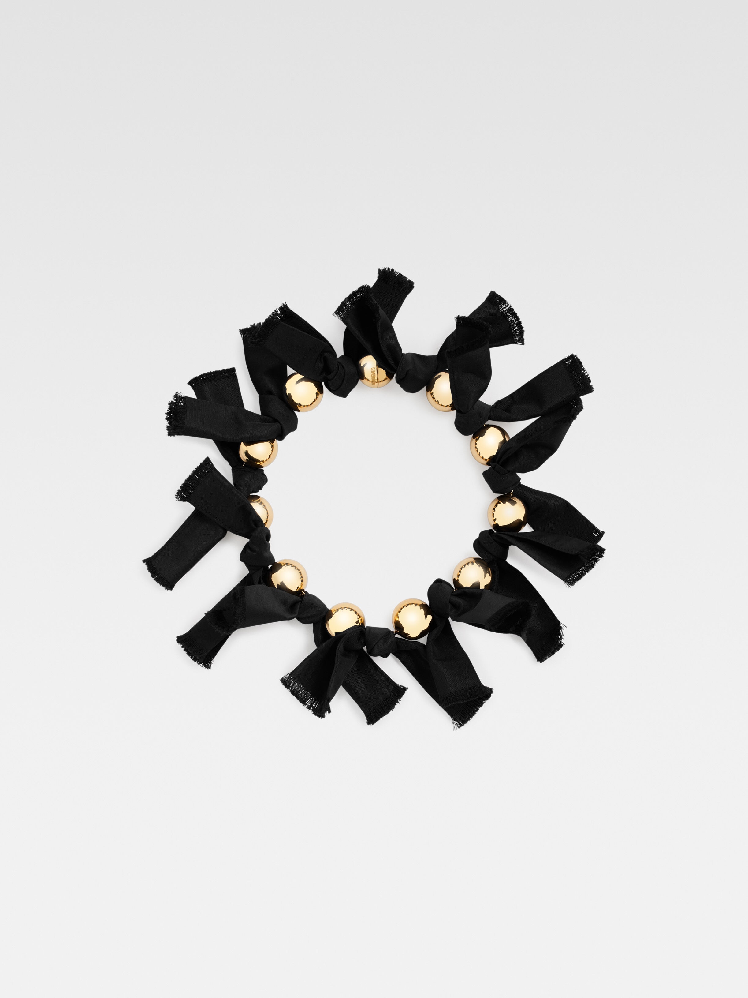 Le collier noeuds