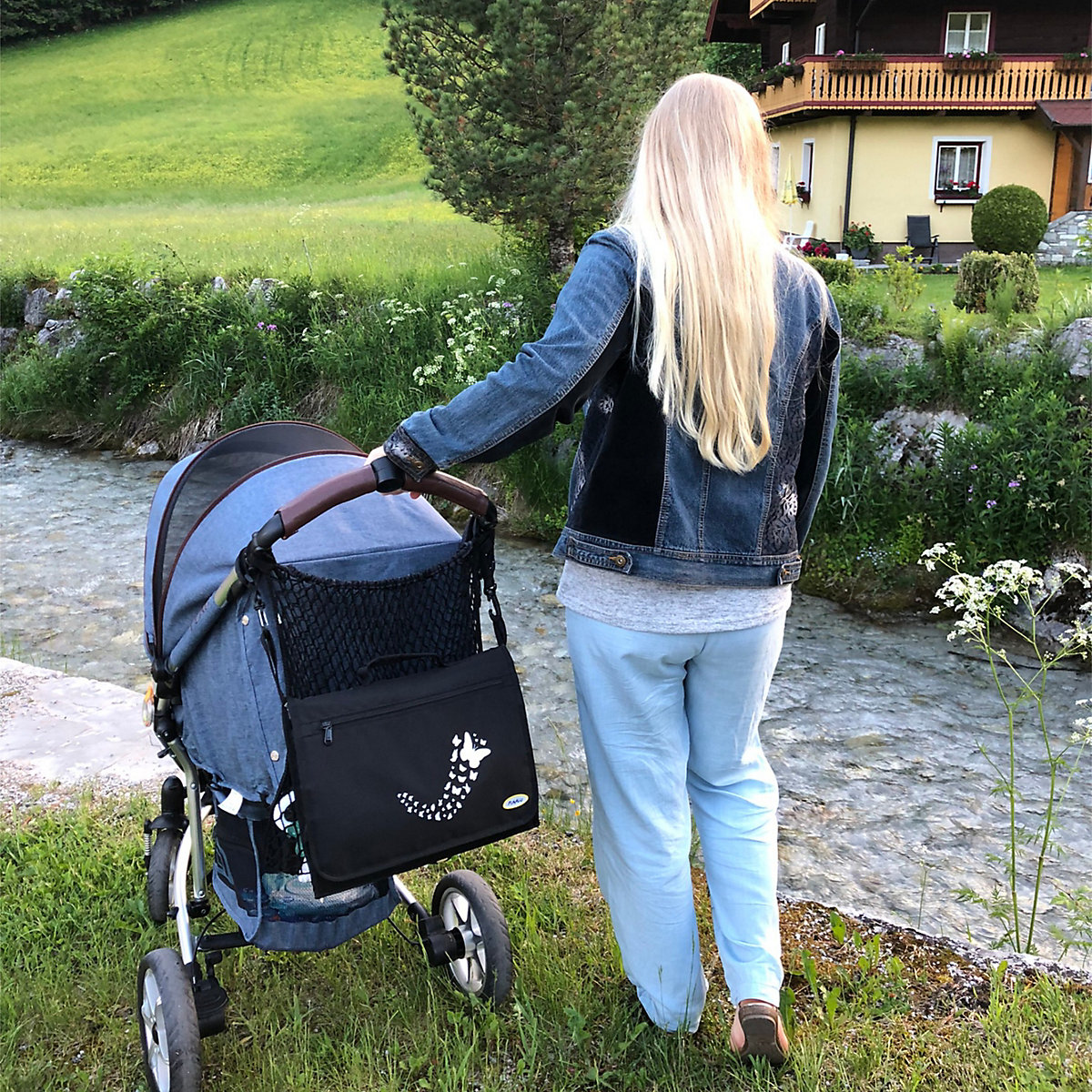 Große Wickelunterlage mit Schmetterlingsmuster ideal für unterwegs mit Babys inkl. 2x Kinderwagenhaken