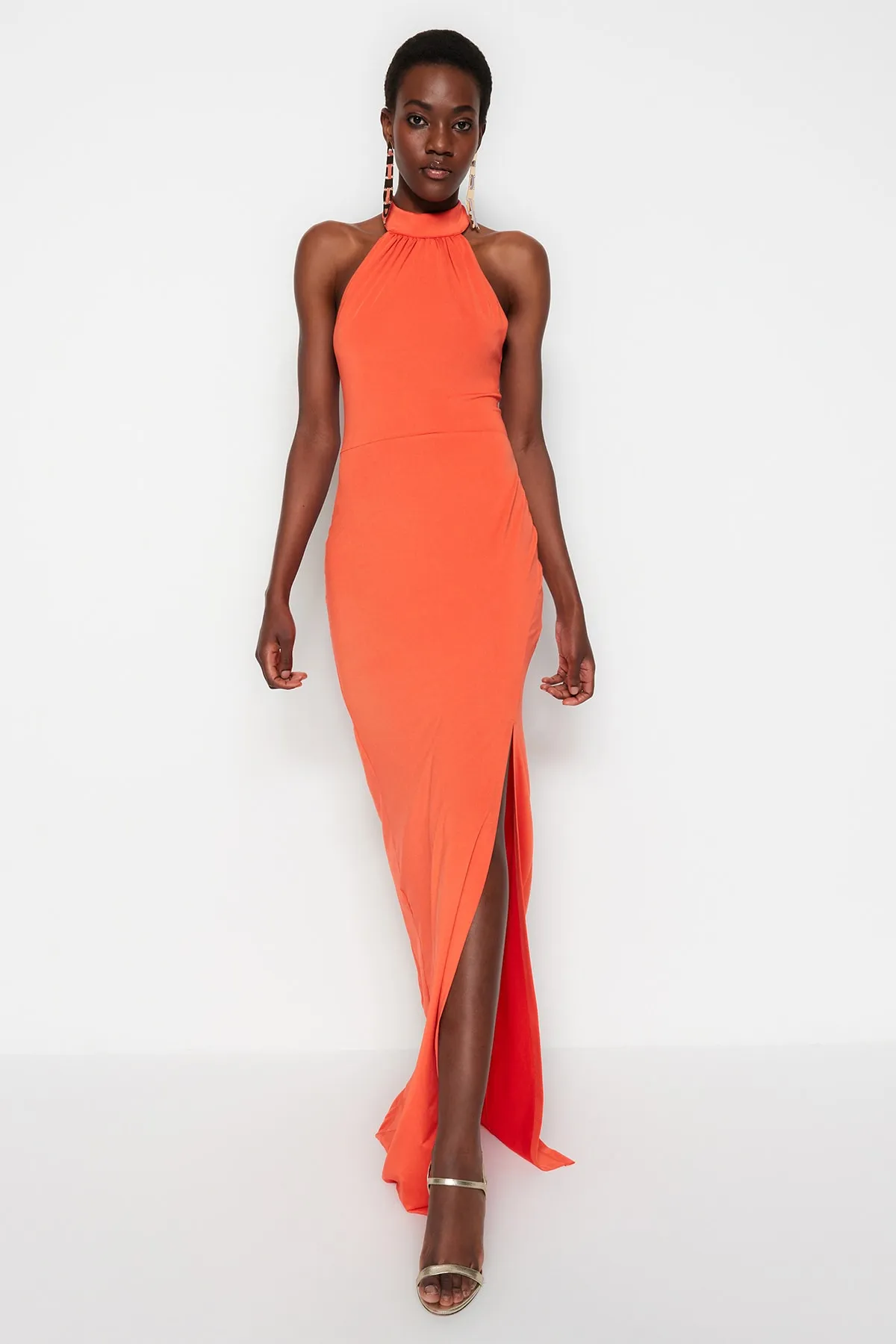 Trendyol Collection  Langes Abendkleid aus Strick mit Granatapfelblüte TPRSS23AE00040