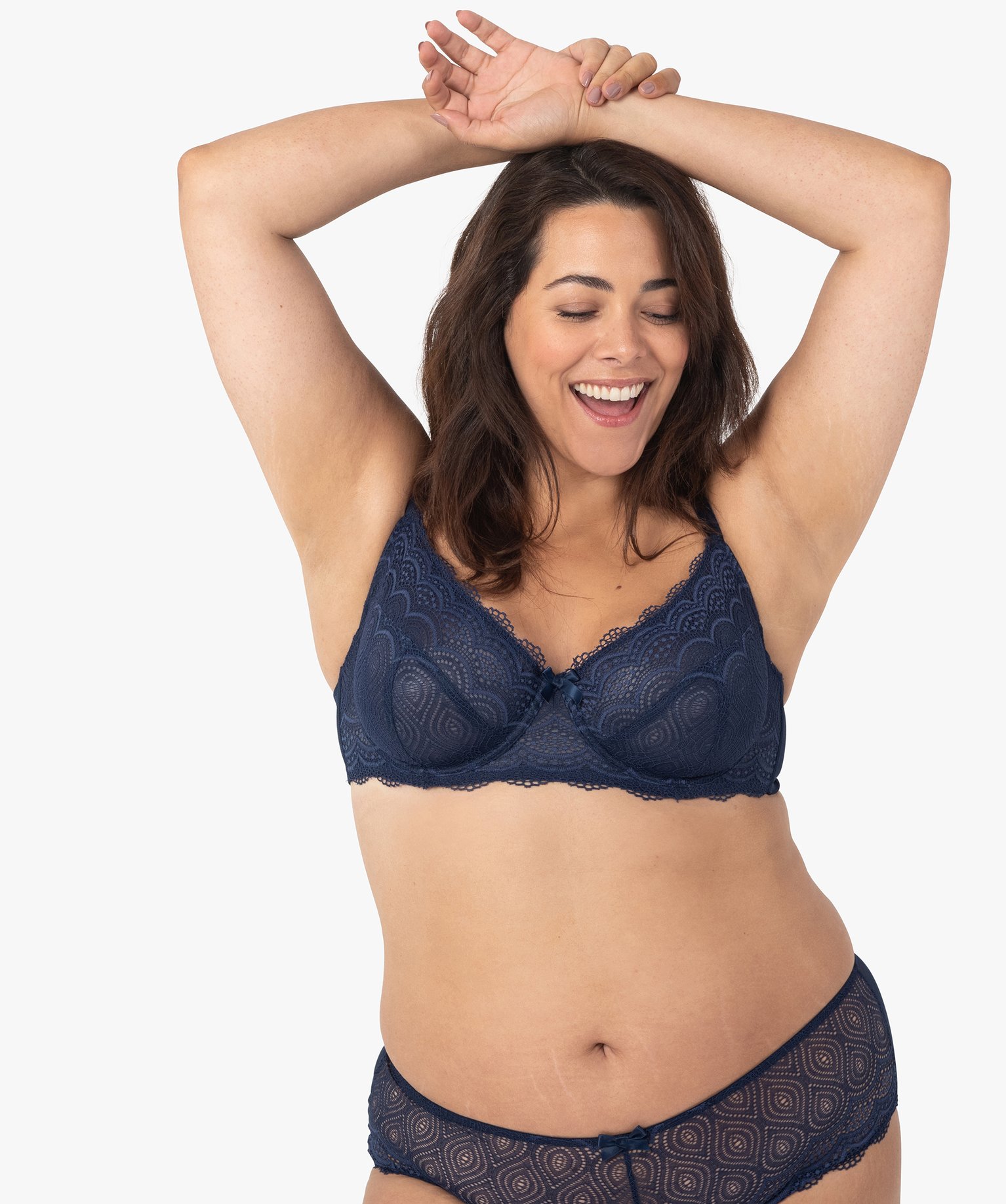 Soutien-gorge emboitant grande taille à armatures en dentelle marine | GEMO
