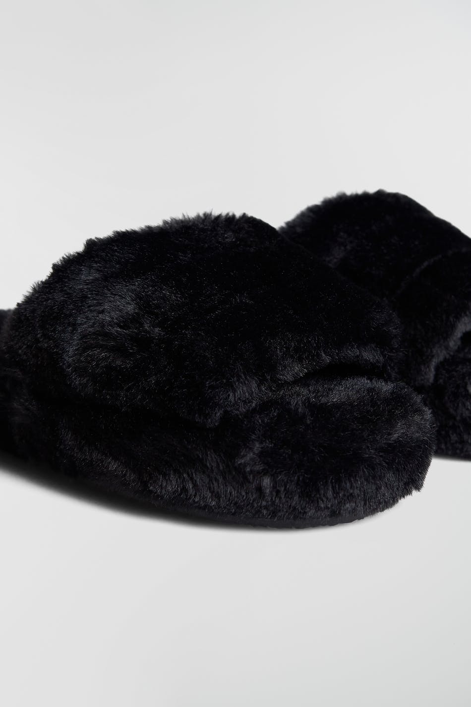 S fur slippers