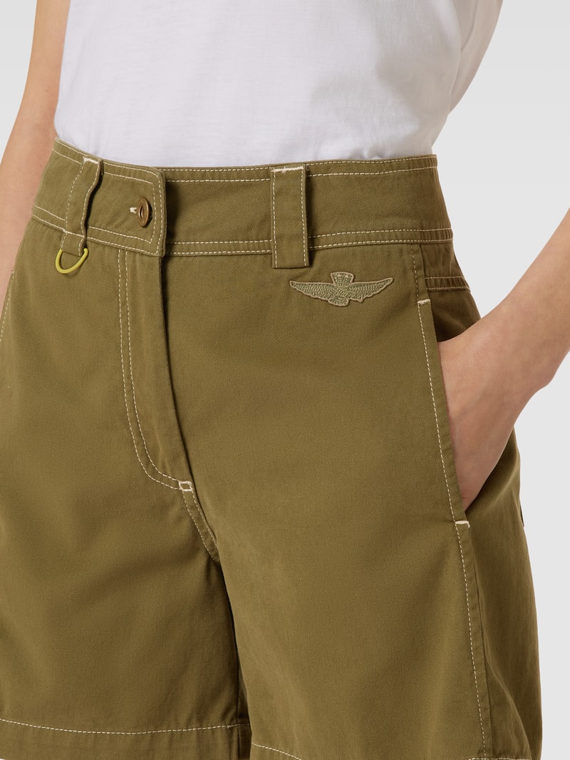 Bermuda mit Label-Details in khaki