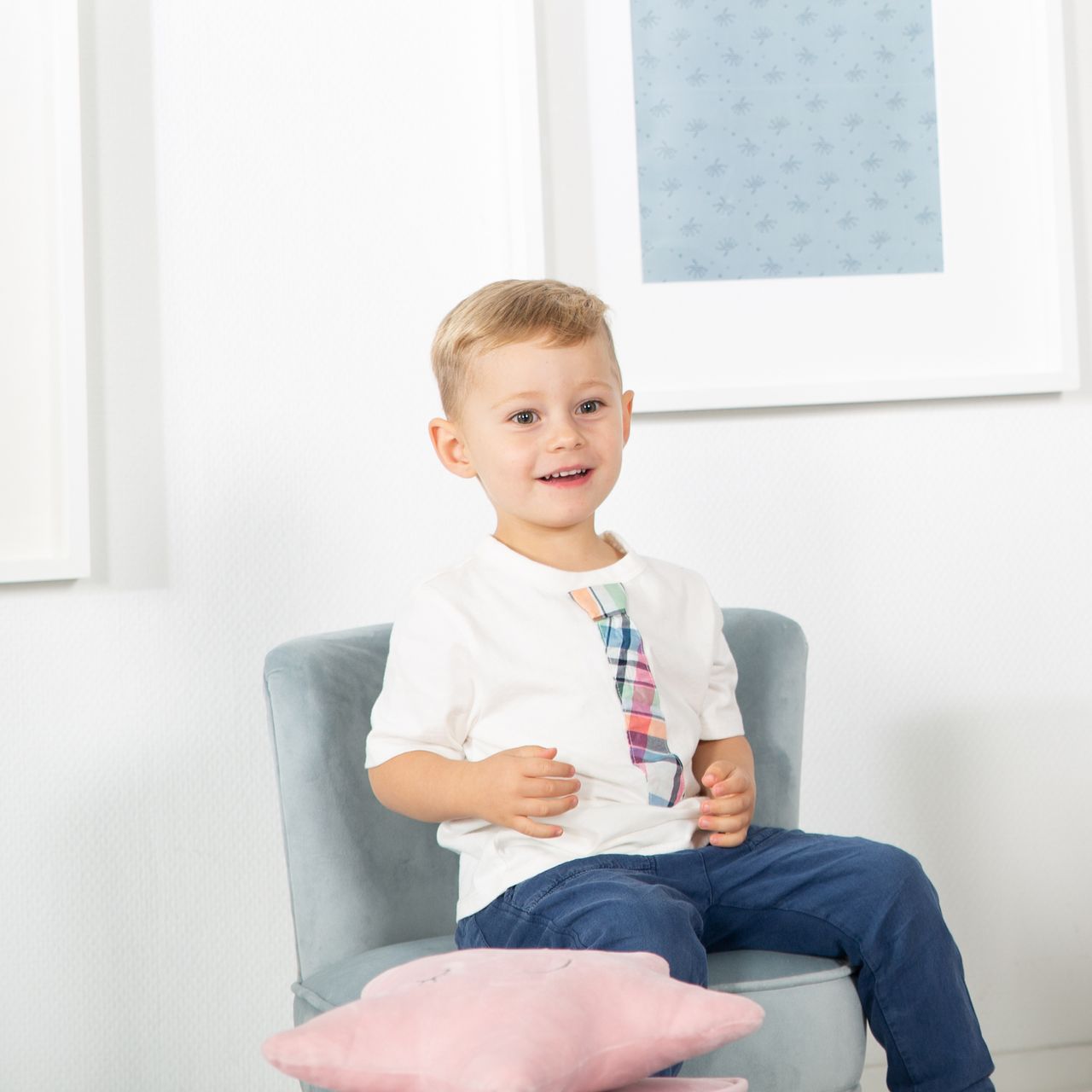 Roba Kindersessel „Lil Sofa“, bequemer Sessel mit stabilen Holzfüßen und Samtstoff in Sky/Hellblau
