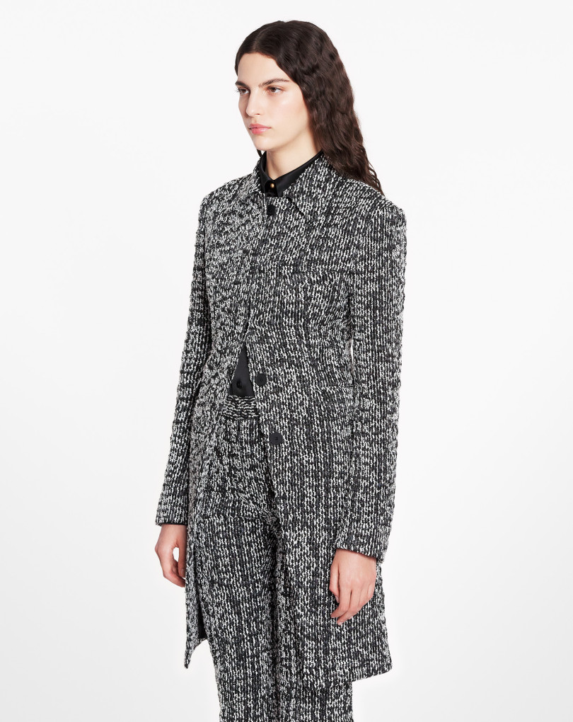 VESTE LONGUE CEINTRÉE ET ÉVASÉE