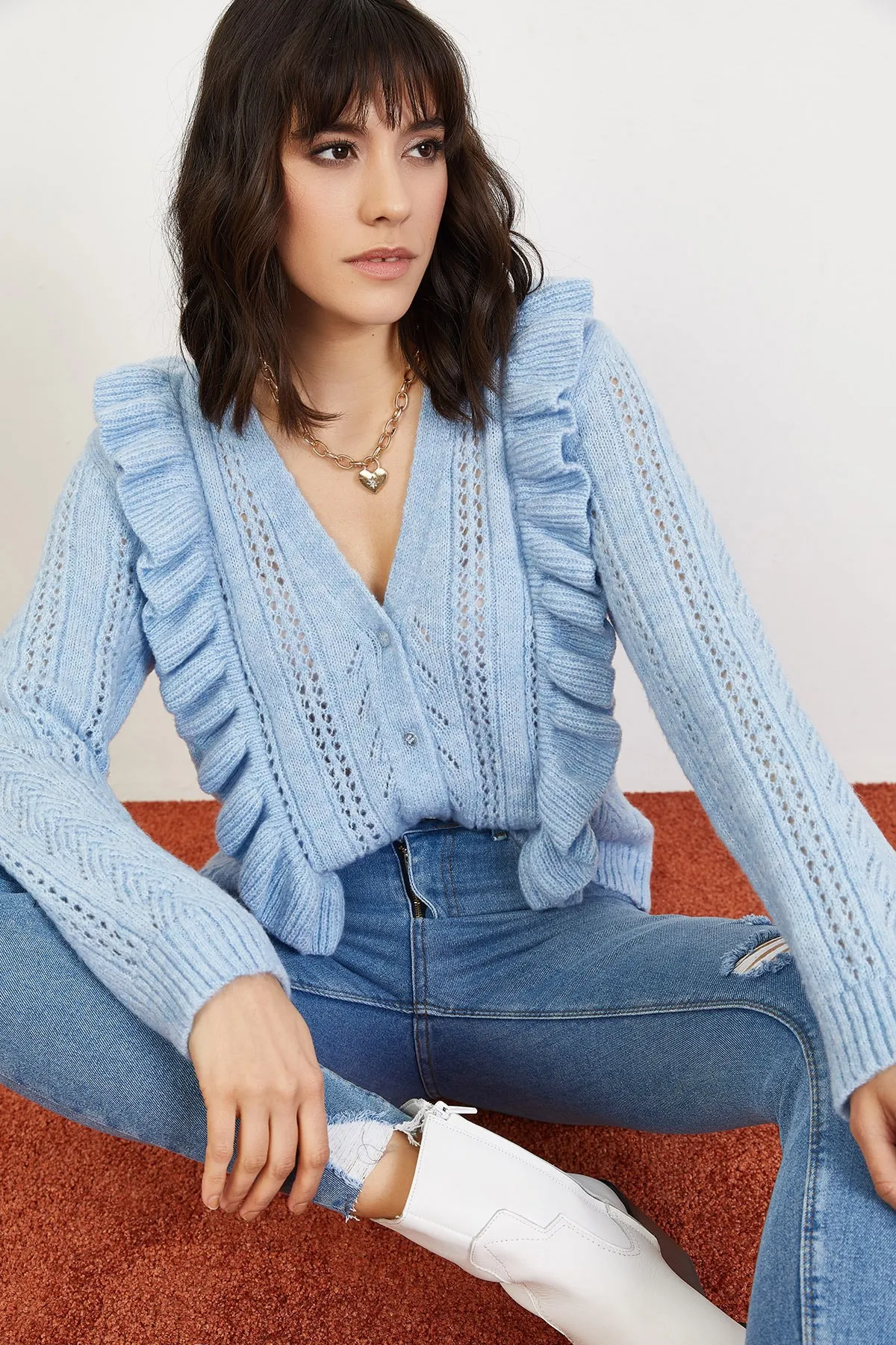 Bianco Lucci  Blaue, durchbrochene, geknöpfte Strickjacke mit Rüschen für Damen 10021061