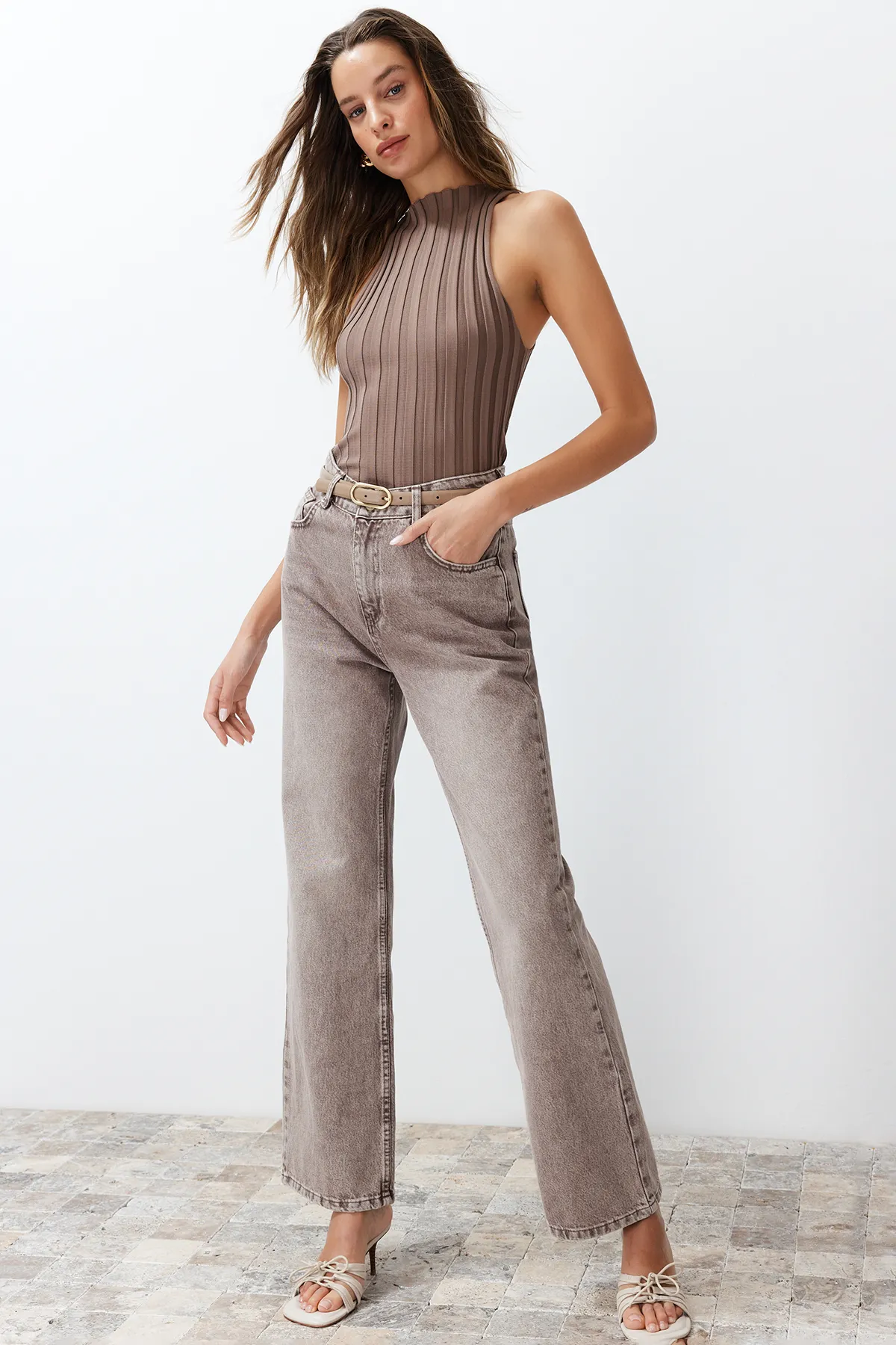 Trendyol Collection  Beigefarbene Strickbluse aus Premiumgarn/Spezialgarn TWOSS24BZ00275