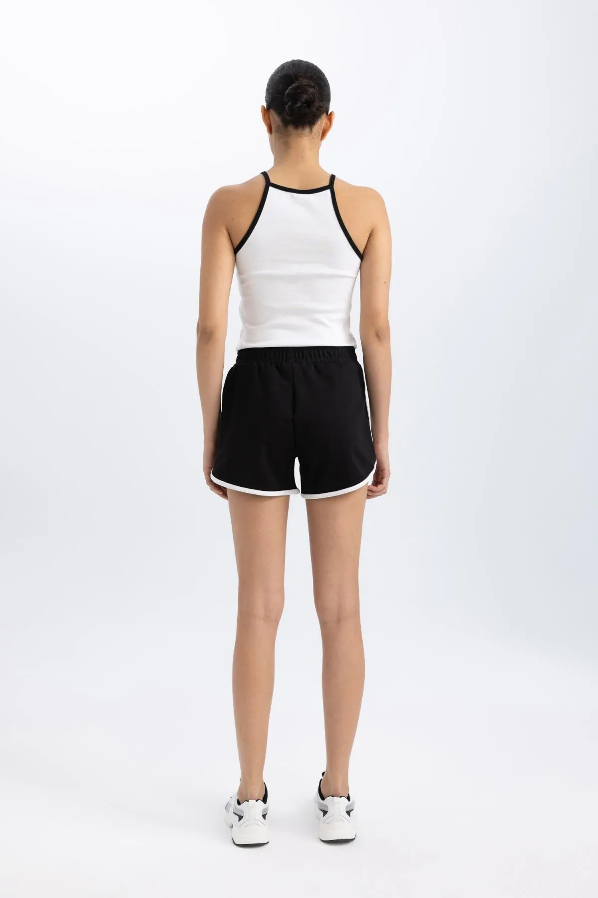 DeFacto  Kurze Sporthose - Schwarz - Mittlerer Bund