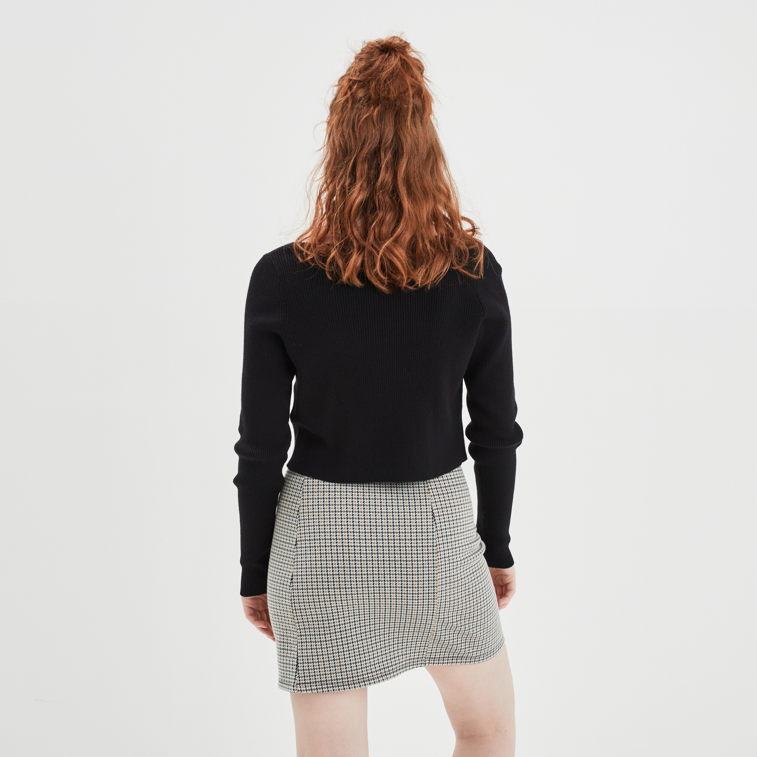 Gilet court manches longues col en V noir femme | La Halle