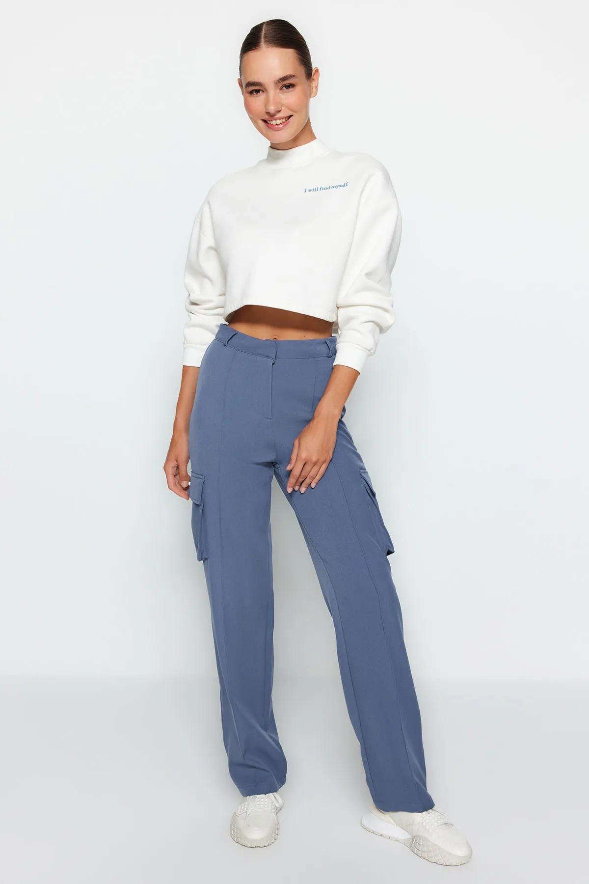 Trendyol Collection  Marineblaue, gerade geschnittene, gewebte Cargo-Hose mit doppelten Taschen TWOAW22PL0343