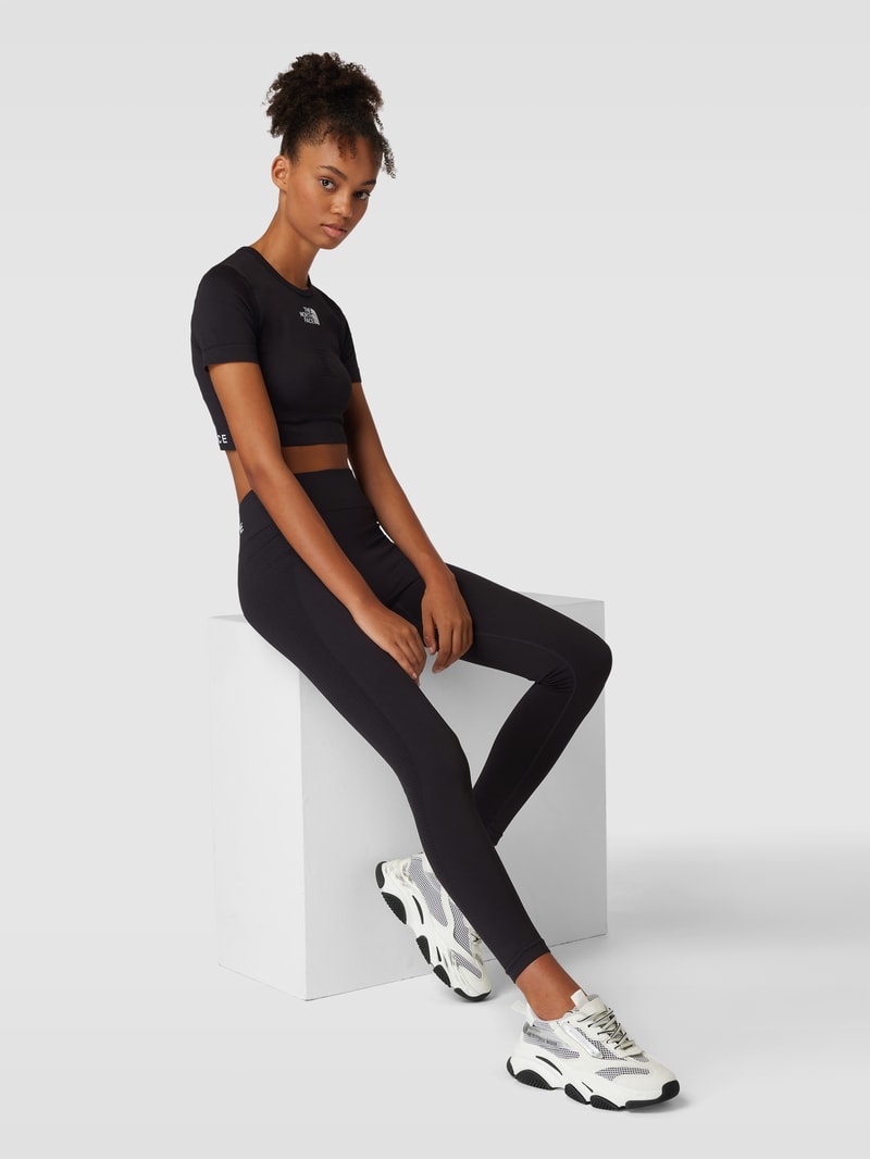 Cropped T-Shirt mit Label-Detail Modell 'NEW SEAMLESS' in schwarz