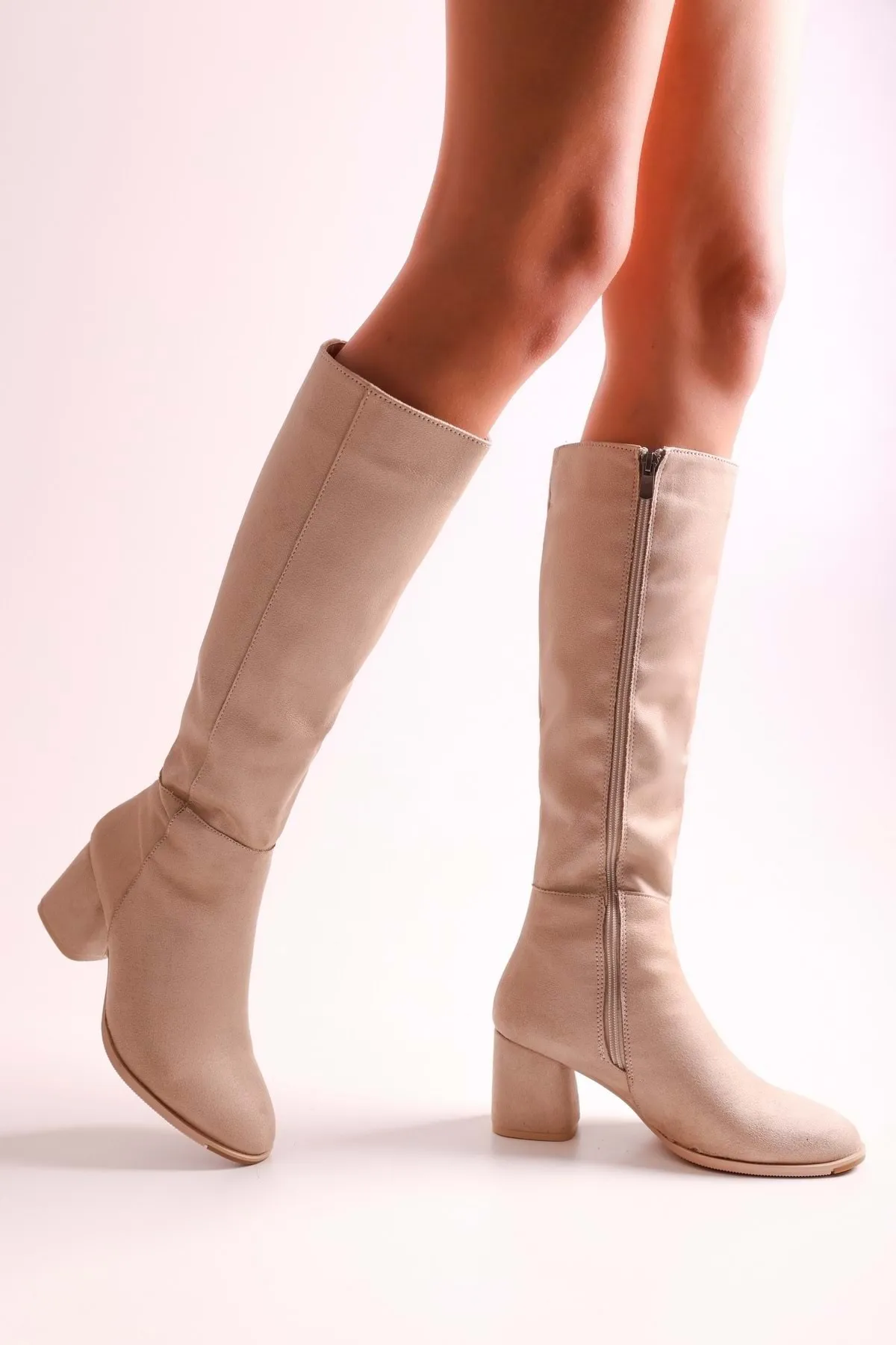 Shoeberry  Damen-Stiefel Kiella aus beigem Wildleder mit Absatz Beige Wildleder