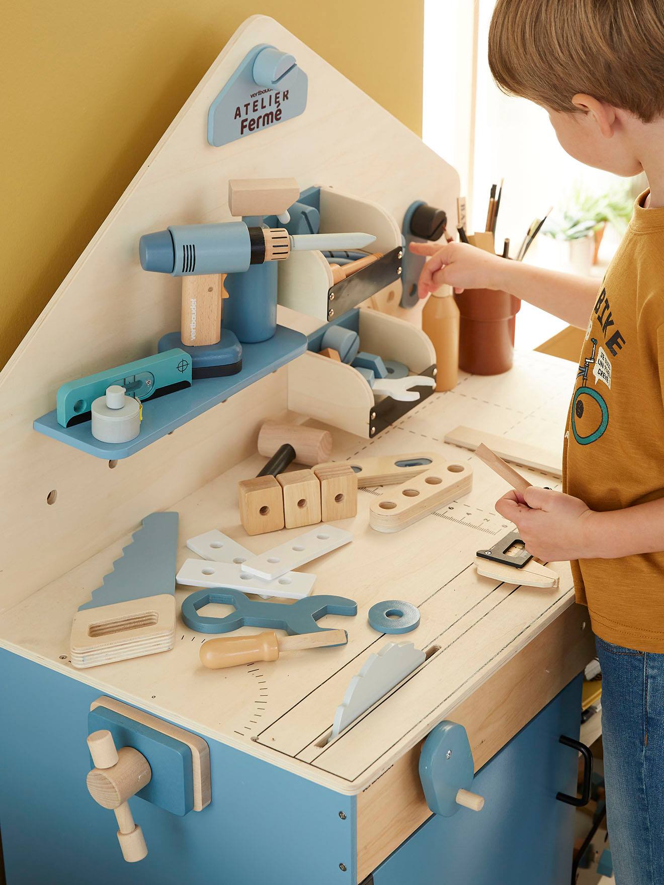 Perceuse visseuse et ses accessoires en bois FSC® gris