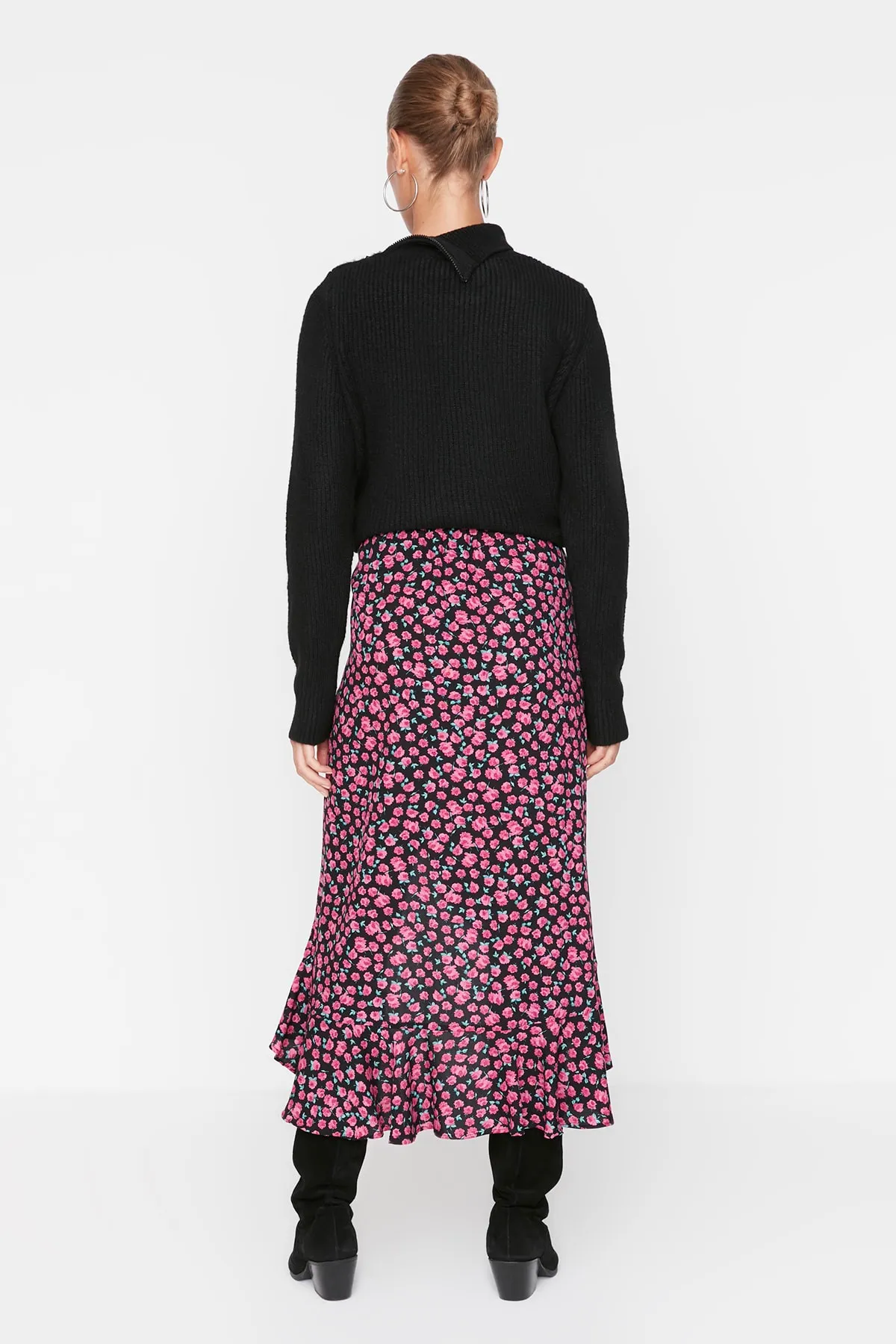 Trendyol Collection  Asymmetrischer, floral gemusterter, gewebter Midi-Rock aus Viskosestoff mit rosa Saum TWOSS20ET0166