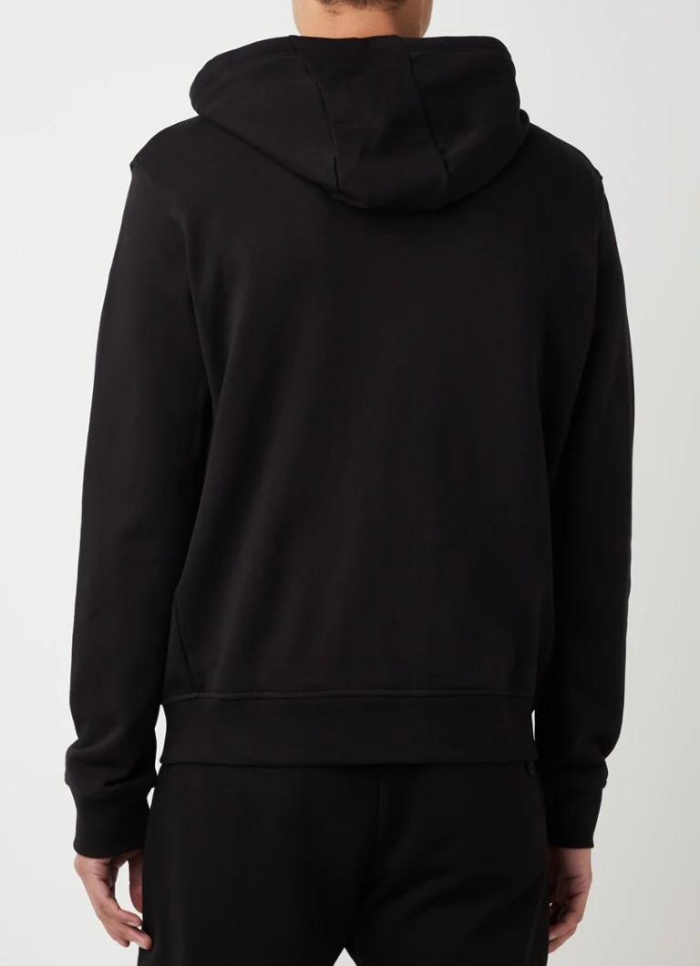 Armani Exchangen collegetakki, jossa logobrodeeraus