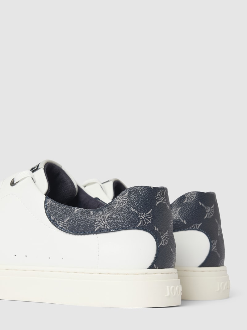Sneaker mit Label-Detail Modell 'cortina' in weiß