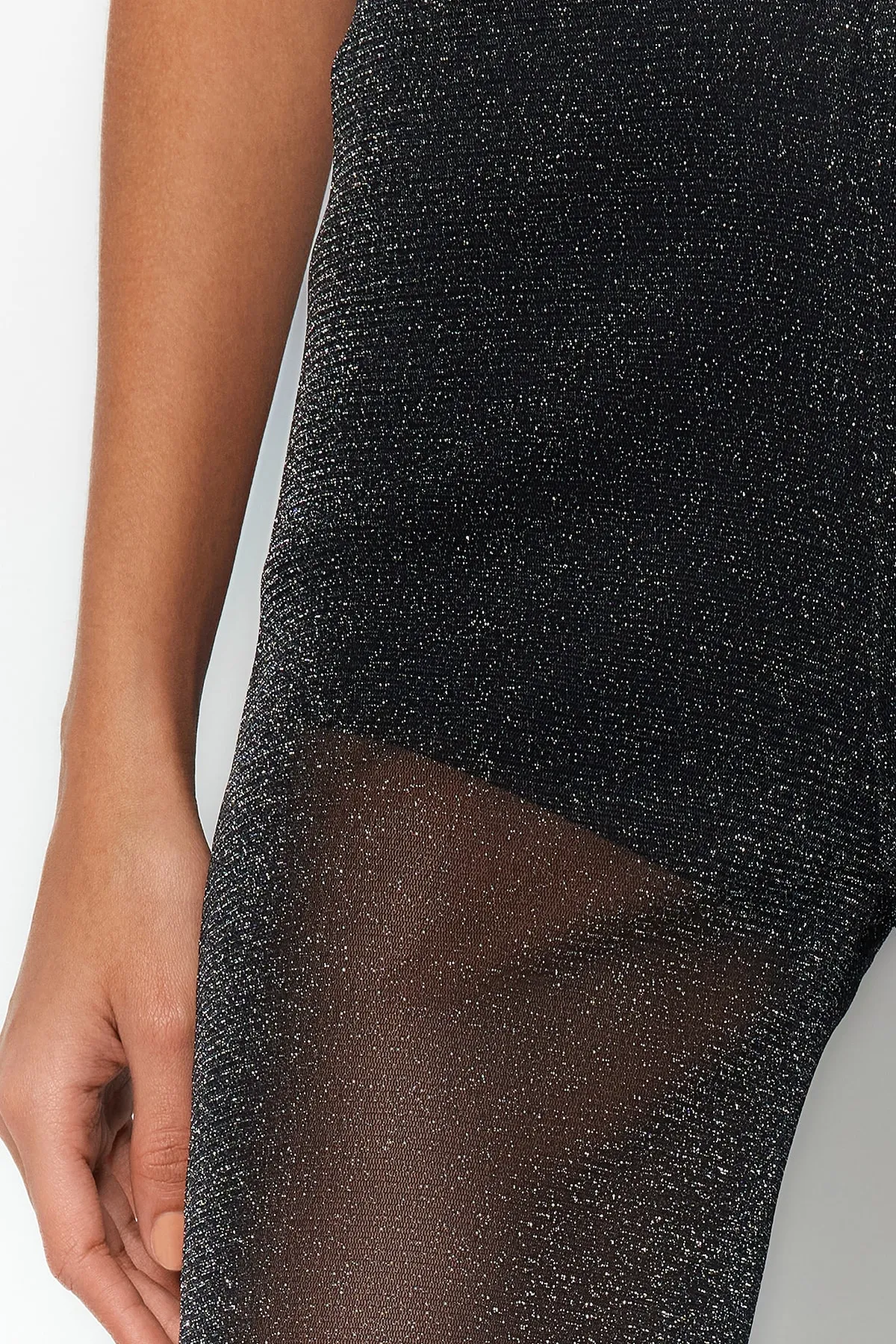 Trendyol Collection  Schwarze, gefütterte, glänzende Mesh-Hose mit weitem Bein TPRSS23PL00036