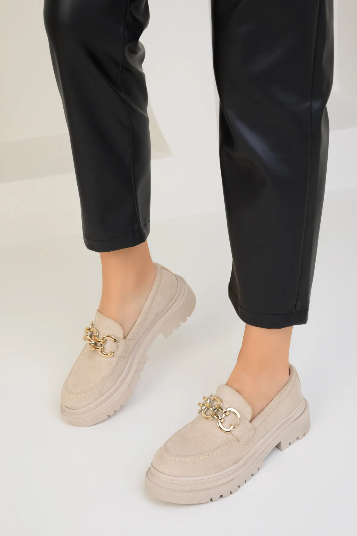 SOHO  Beige Wildleder Damenschuhe 17868