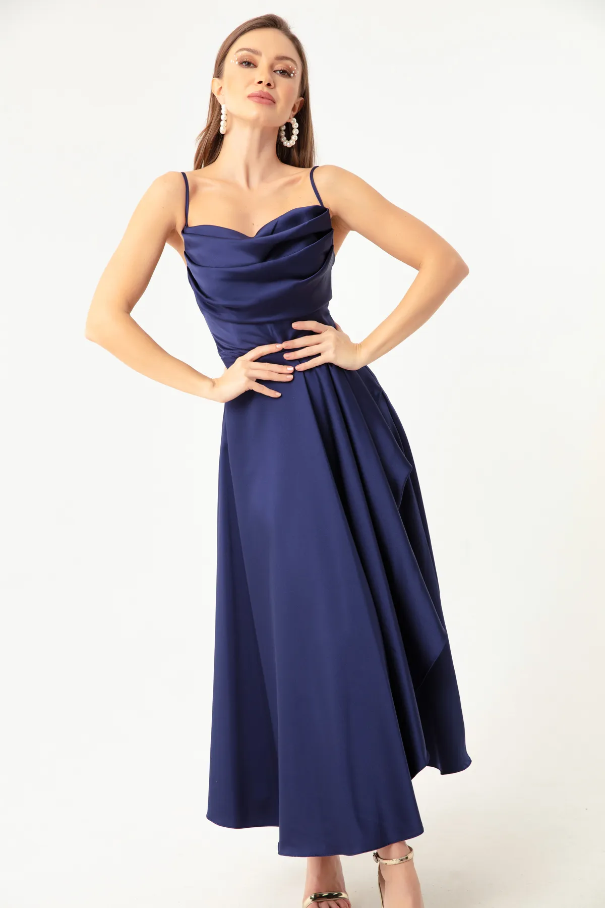 Lafaba  Damen-Abendkleid und Abschlusskleid in Marineblau mit Rüschen und Schlitz aus Satin in Midi-Länge