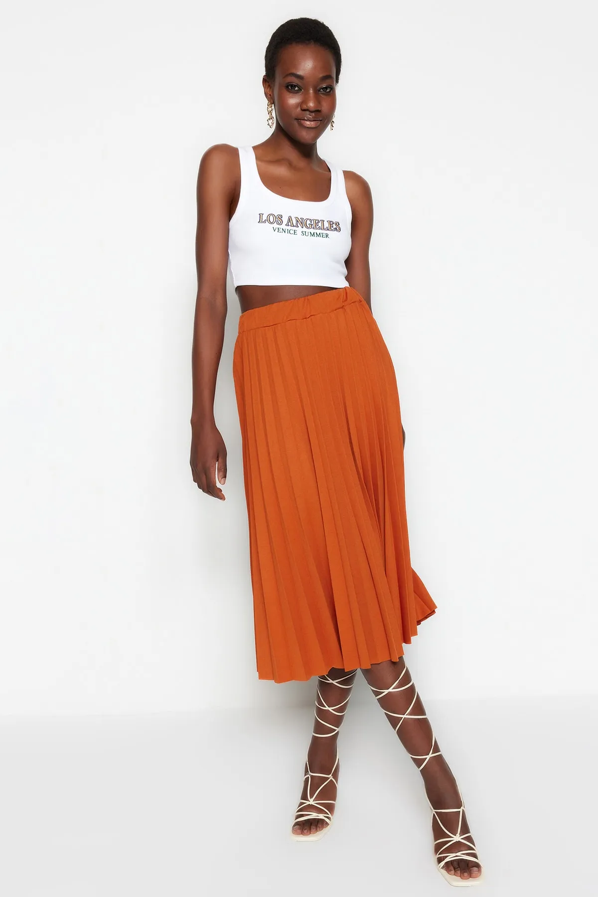 Trendyol Collection  Ausgestellter Midirock aus plissiertem Crêpe-Strick mit hoher Taille und Kachelmuster TWOSS23ET00048