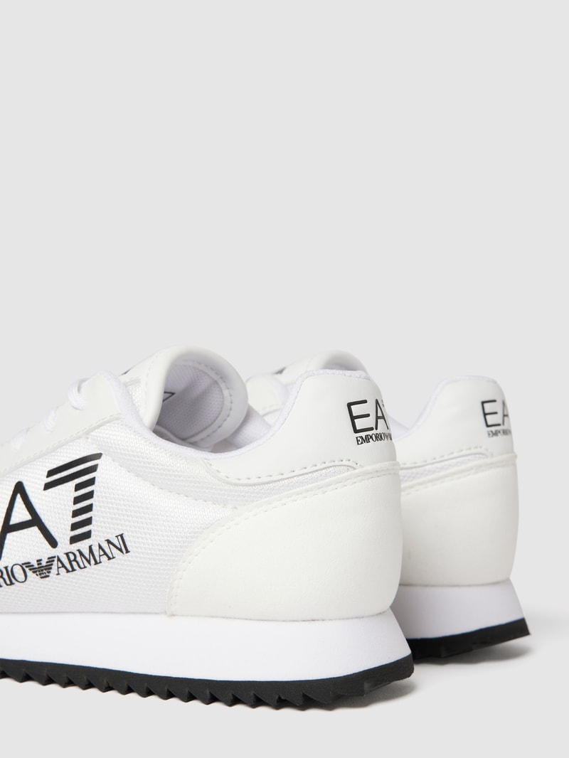 Sneaker mit Label-Prints in weiß