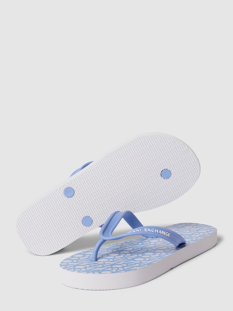 Zehentrenner mit Label-Details in hellblau