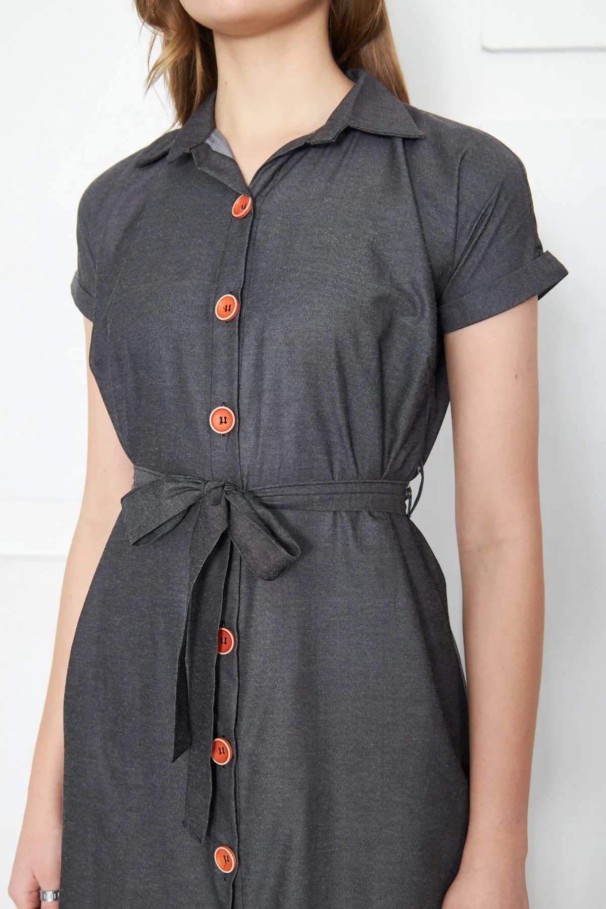 armonika  Anthrazitfarbenes Kurzarm-Hemdkleid mit Gürtel für Damen ARM-19Y001068