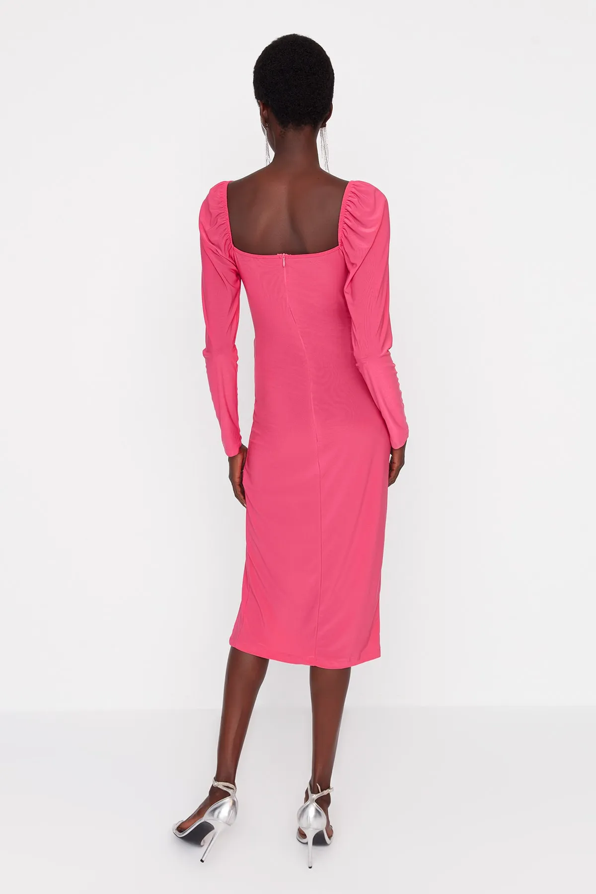 Trendyol Collection  Fuchsiafarbenes gestricktes Abendkleid mit Rüschen und Details TPRAW23EL00236