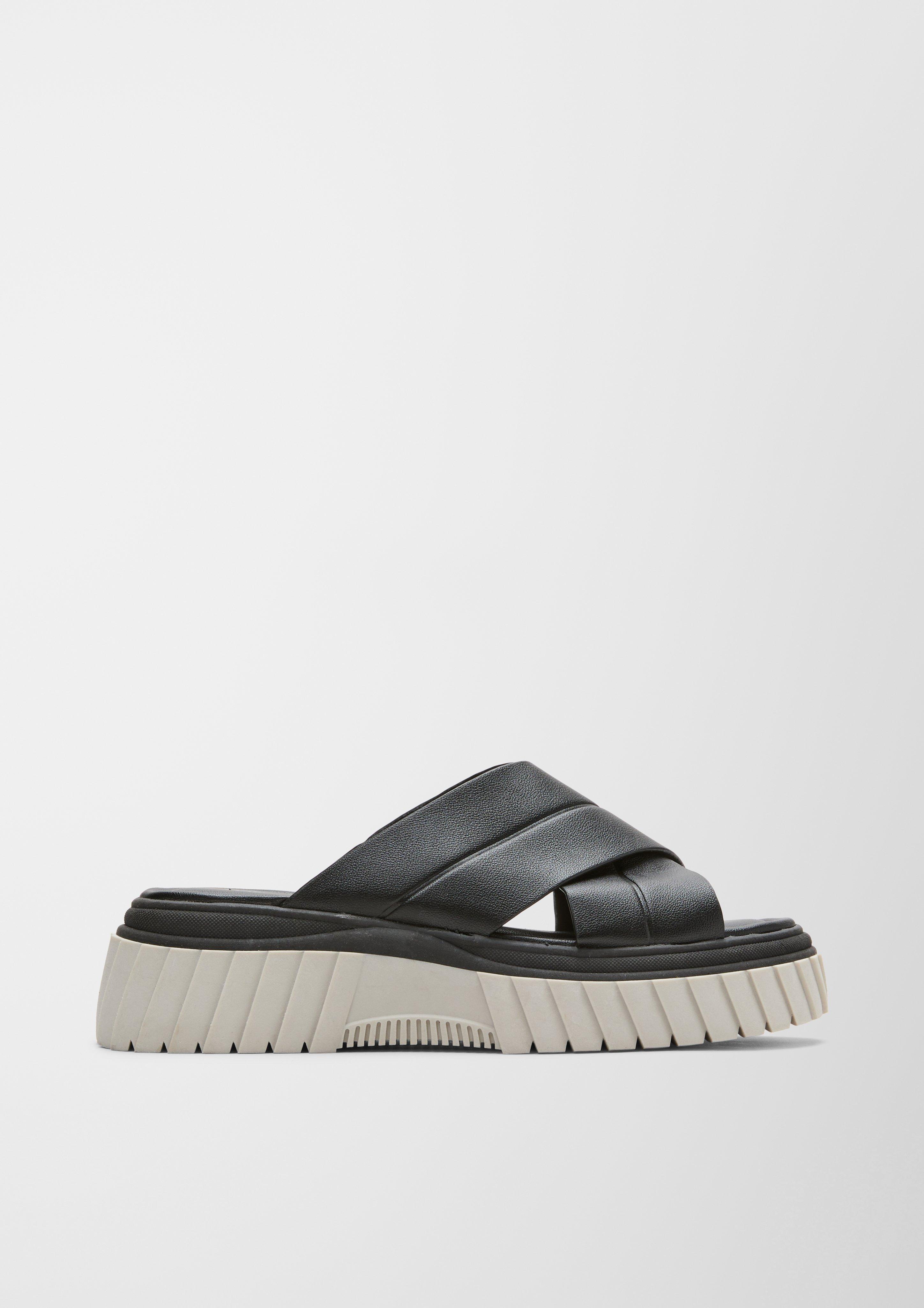 Pantoletten in Leder-Optik  6007718-001