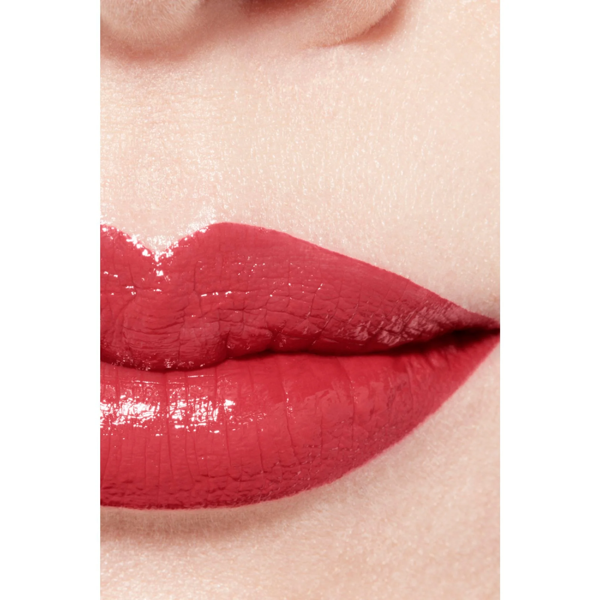 ROUGE ALLURE LAQUE - EL LABIAL FLUIDO BRILLANTE DE EXTREMADAMENTE DURACIÓN