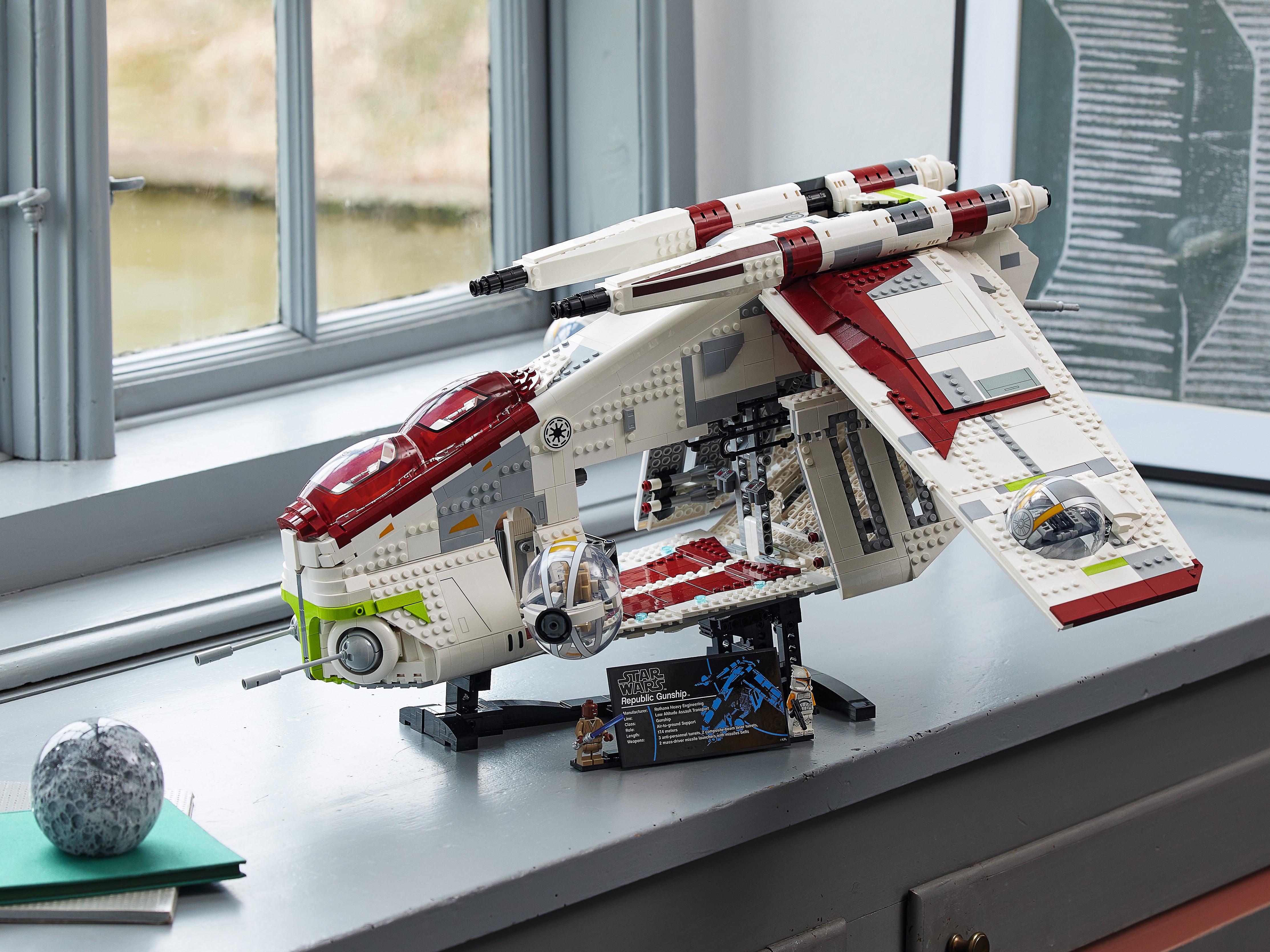 Republic Gunship™ 75309