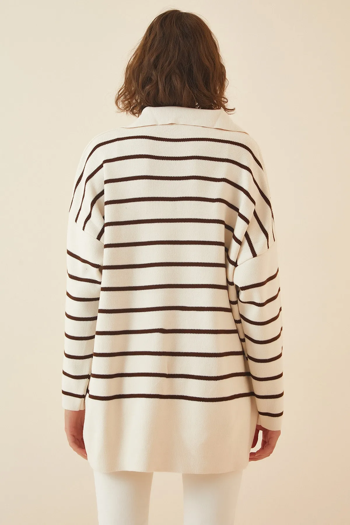 Happiness İstanbul  Damen Oversize-Strickpullover mit Polokragen in Schokoladencreme US00703