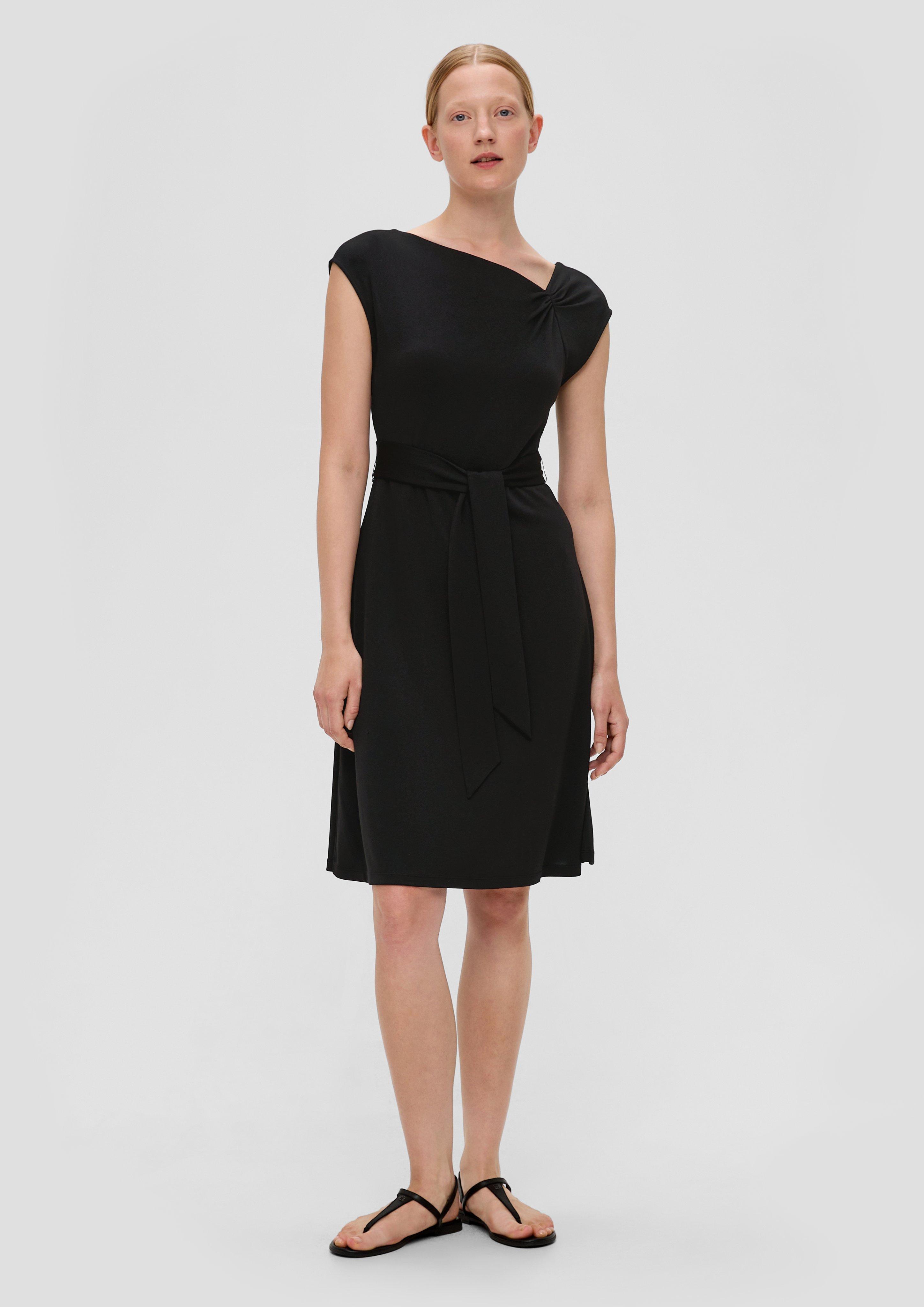 Kurzes Kleid mit Knoten-Detail  2137639-9999
