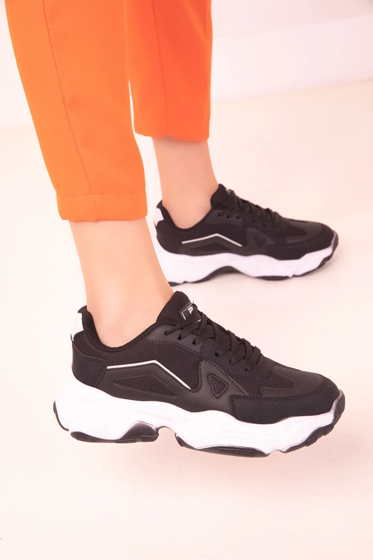 SOHO  Schwarz-weiße Damen Sneakers 18148