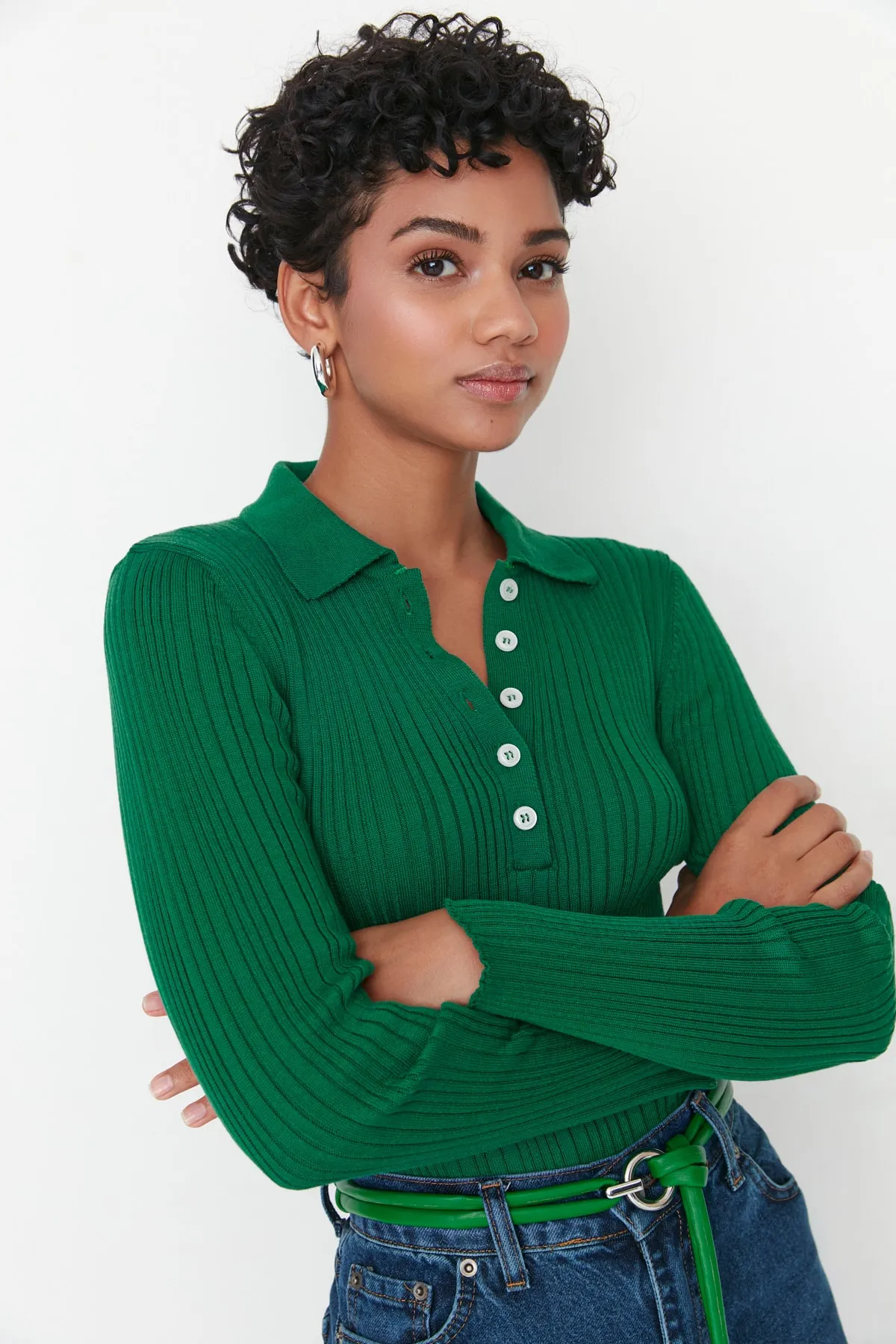 Trendyol Collection  Smaragdgrüner gerippter Strickpullover mit Polokragen TWOAW21KZ0773
