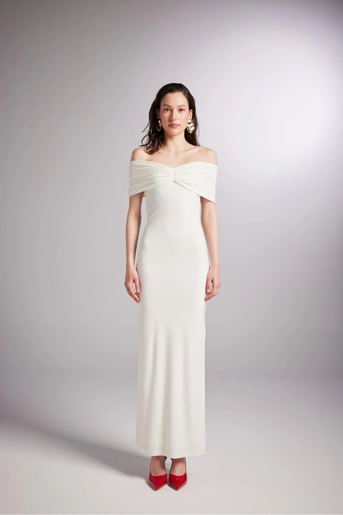 HOLLY LOLLY  Langes lilafarbenes Kleid mit Madonna-Kragen und Schlitz in Weiß