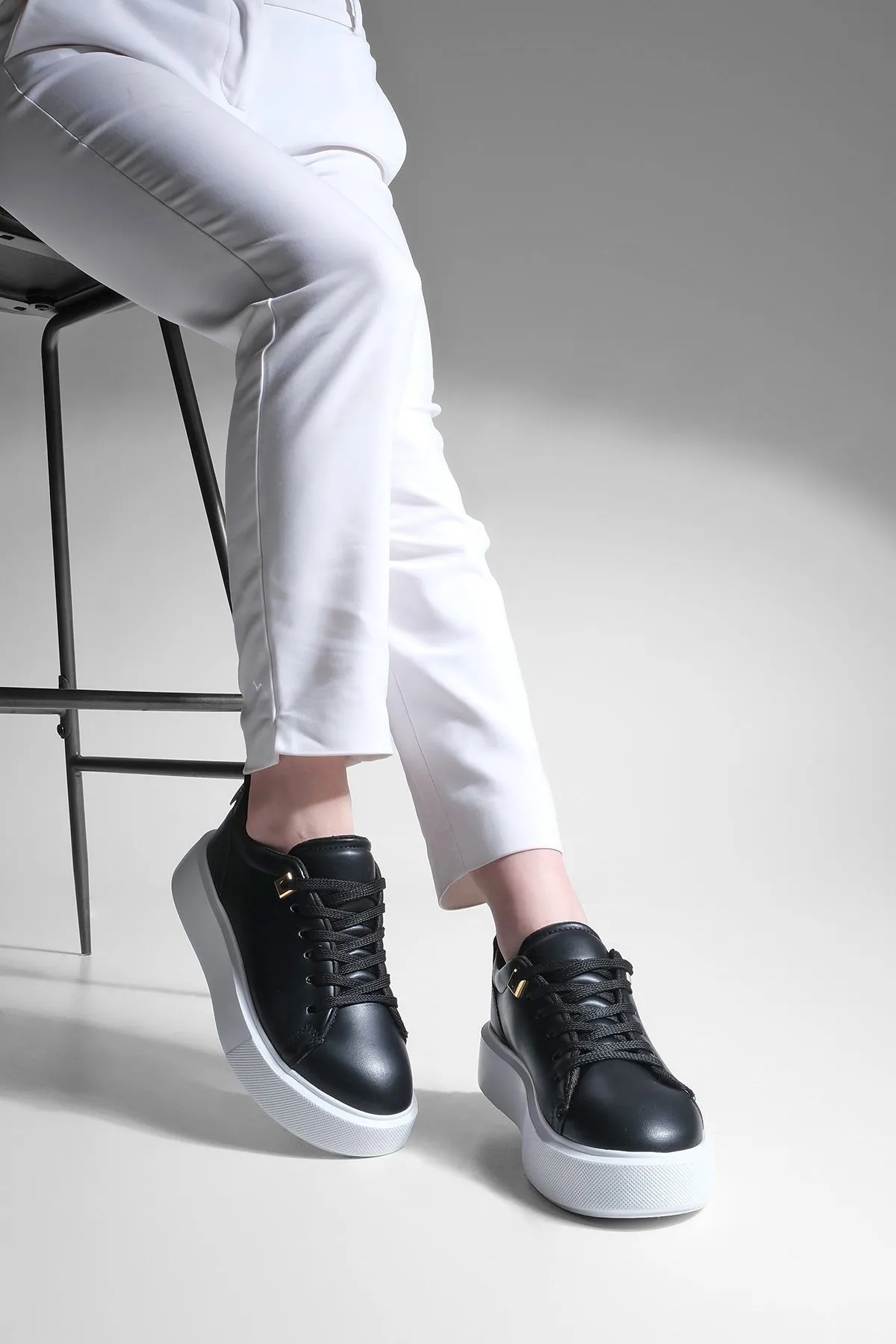 Marjin  Damen Sneakers Dicke Sohle Gold Schnalle Detailliert Schnürschuhe Sportschuhe Rofke Schwarz