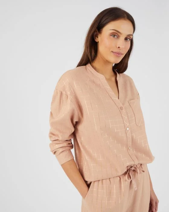 Pyjama ensemble détente boutonné à carreaux fluide