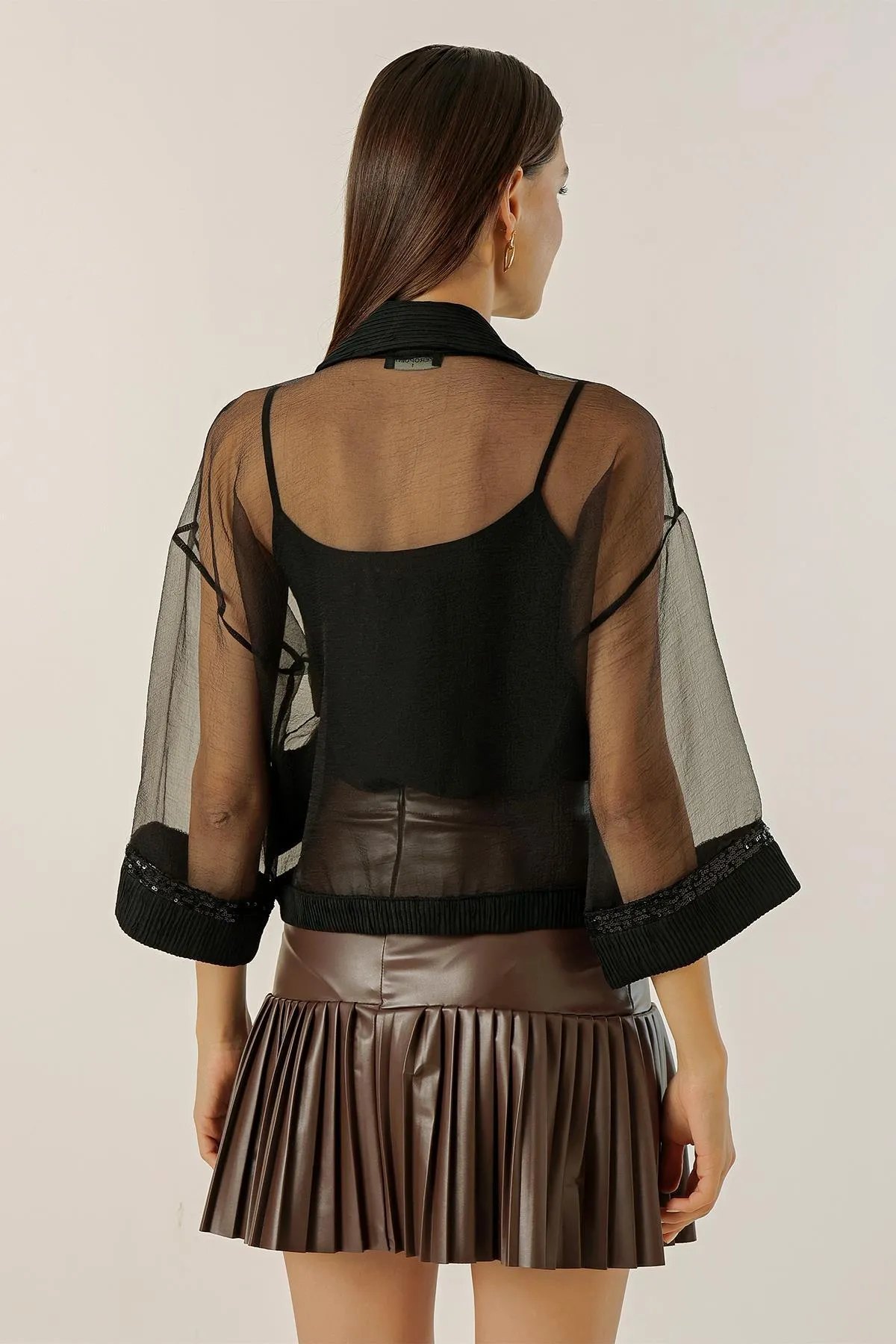 By Saygı  2-teiliges Set aus Organza-Dahlienjacke mit Unterhemd und Paillettendetail