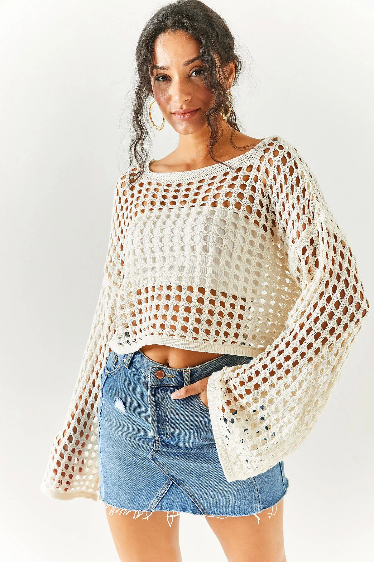 Olalook  Ecrufarbenes Damen-Sweatshirt aus Baumwollstrick mit spanischen Ärmeln und abgerundetem Saum, KZK-19000620