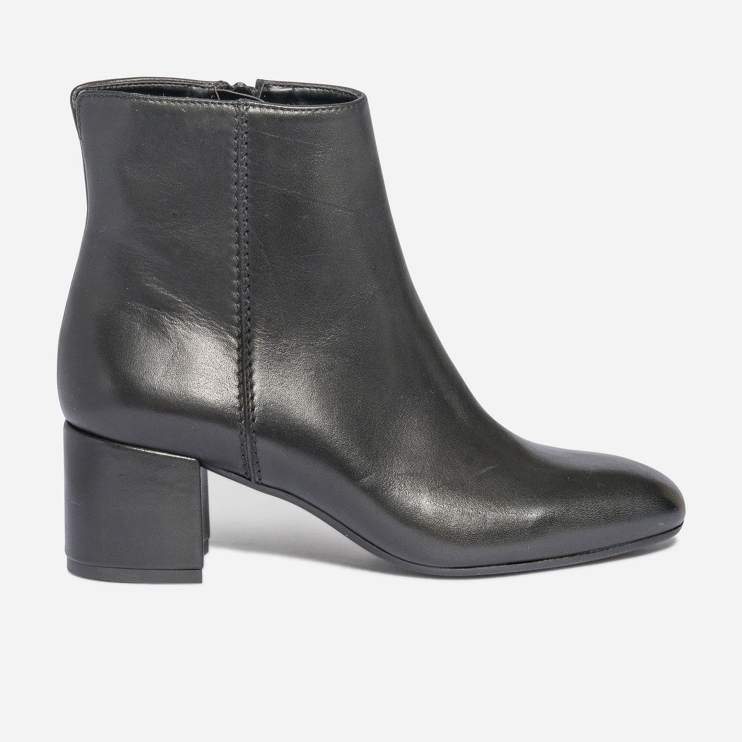 Boots noir en cuir avec couture côté