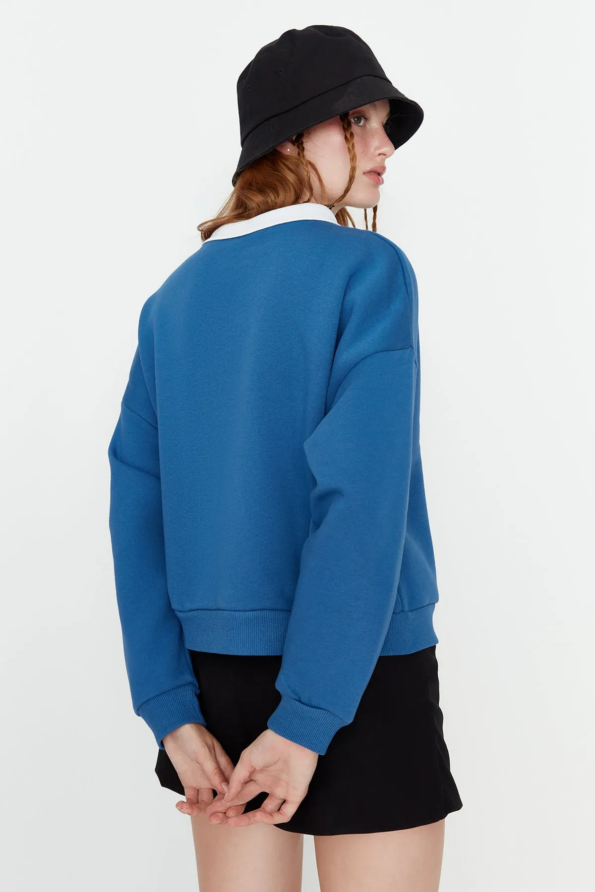 Trendyol Collection  Indigo bedrucktes Boyfriend-Sweatshirt aus dickem Fleece innen TWOSS21SW0171