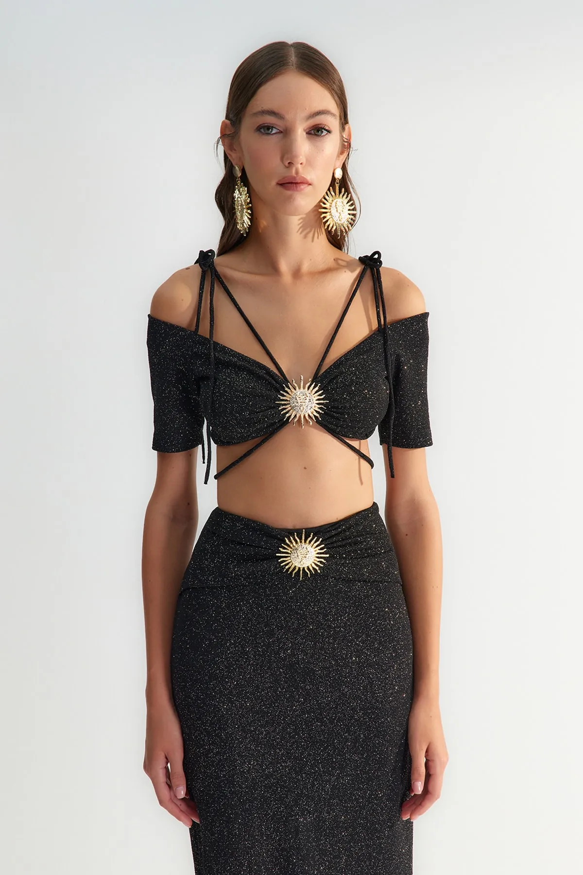 Trendyol Collection  X Zeynep Tosun Black Sun Accessoire Detailliertes glitzerndes Strick-Bustier TCLSS23BS00012