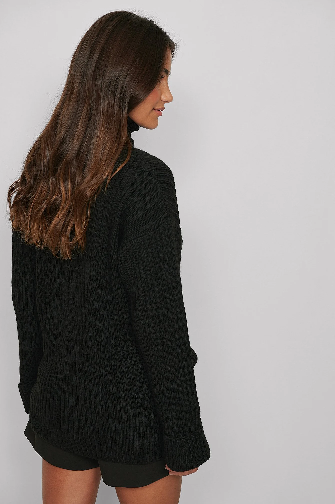 Gerippter Strickpullover mit Rollkragen