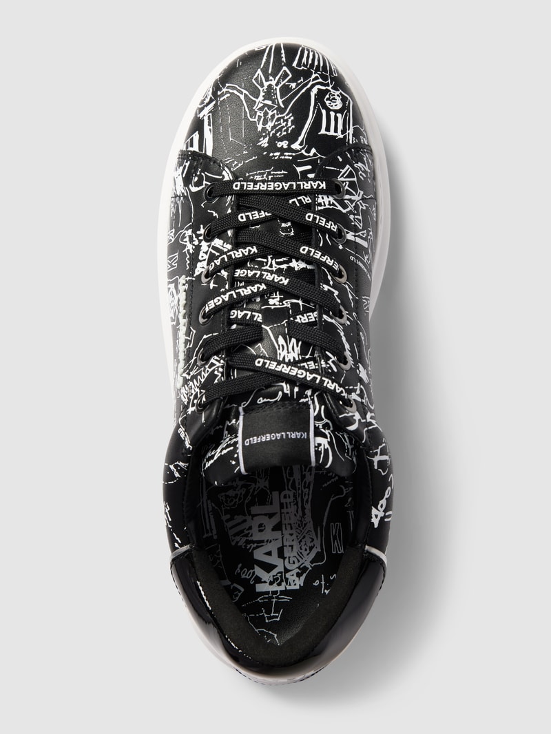 Sneaker aus Leder im Allover-Look in schwarz