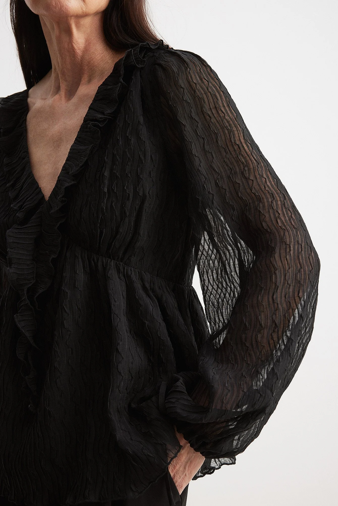 Chiffonbluse mit V-Ausschnitt und Rüschendetail